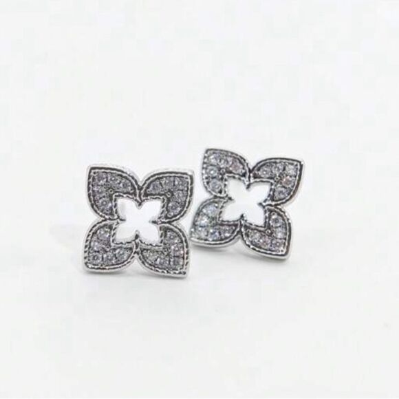 Anthropologie Jewelry - Diamond flower earrings M804